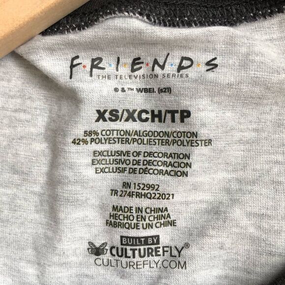 NWT Friends Sleeveless Crew Neck Graphic Muscle Tank in Grey Size XS - Picture 4 of 6